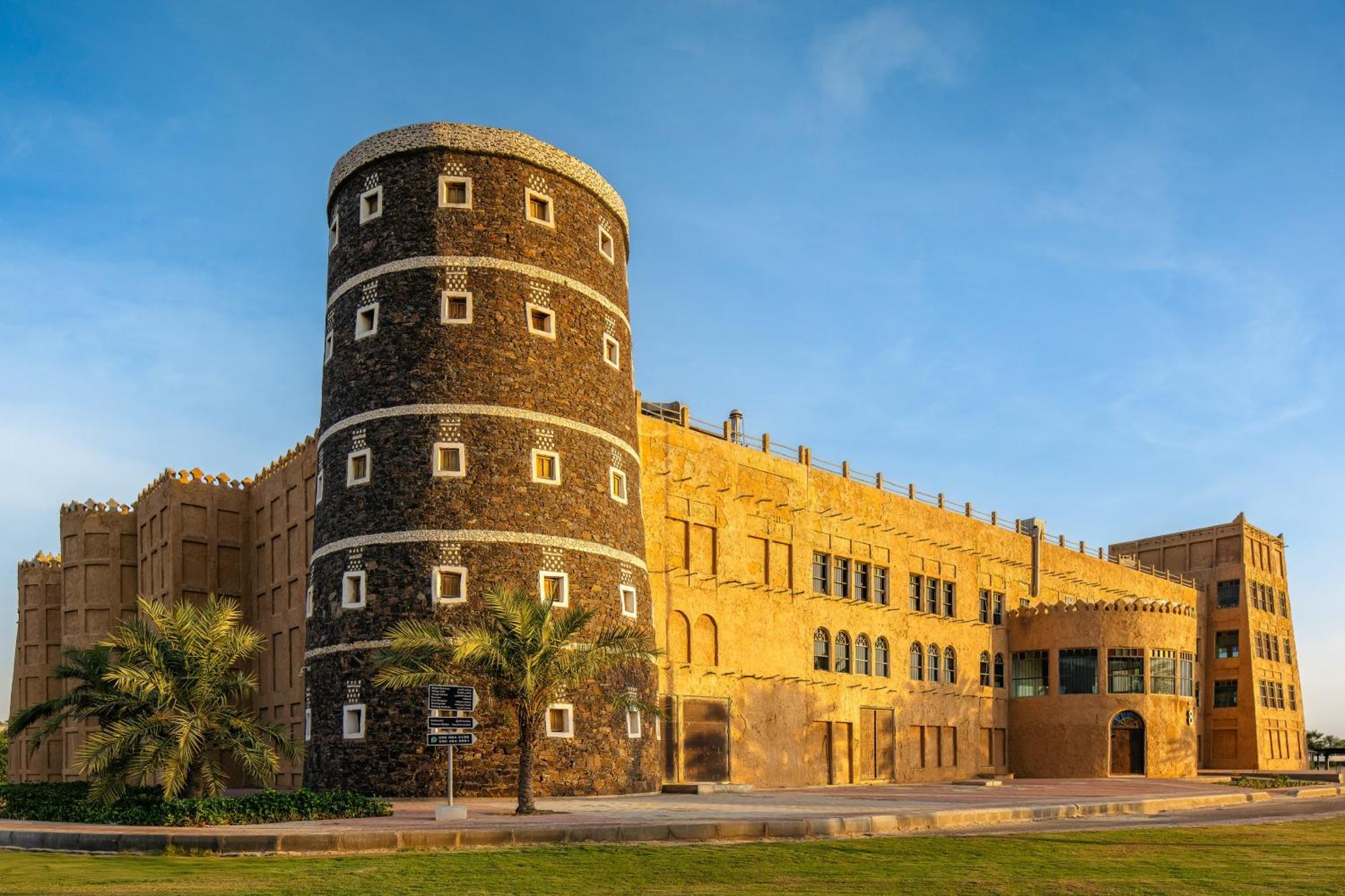 Carlton Al Moaibed Hotel Dammam Exterior foto Al Jahili Fort