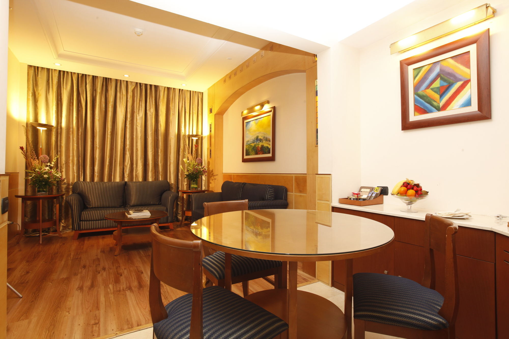 Carlton Al Moaibed Hotel Dammam Exterior foto A suite at the hotel