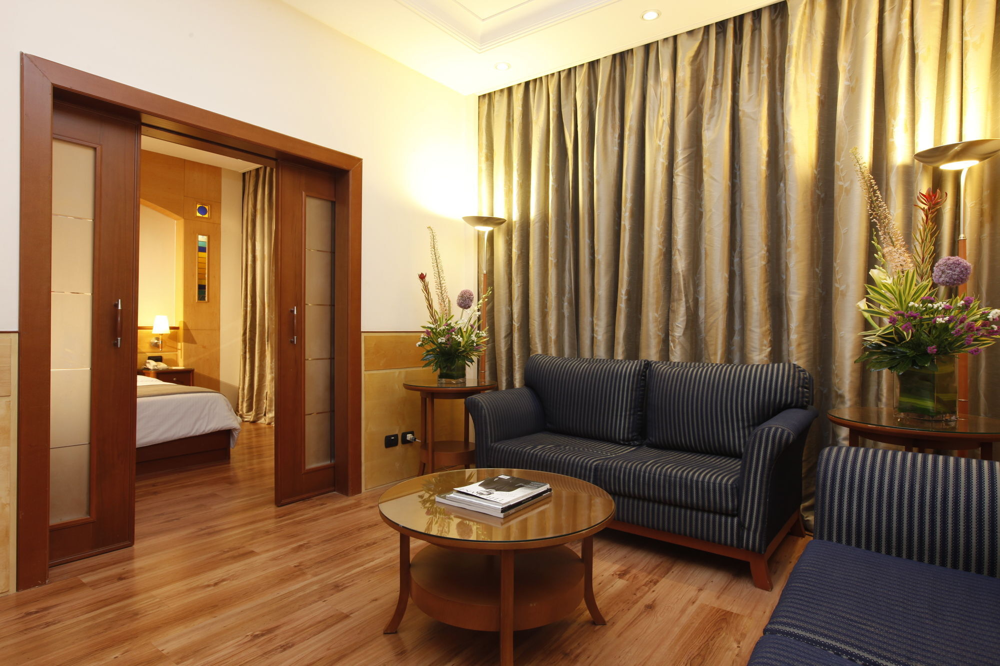 Carlton Al Moaibed Hotel Dammam Exterior foto A suite at the hotel